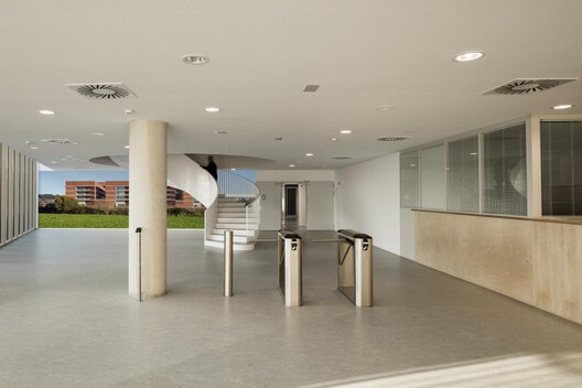 BIOKIT Laboratories / Pinearq + Bonell i Gil Arquitectes BIOKIT Laboratories / Pinearq + Bonell i Gil Arquitectes - Image 8 of 19