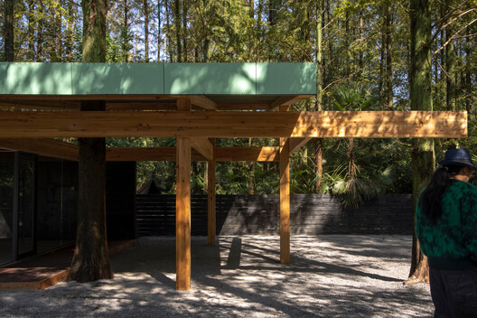 Wiki World Forest Store / Wiki World Wiki World Forest Store / Wiki World - Fotografía exterior, Madera, Fijación Vigas