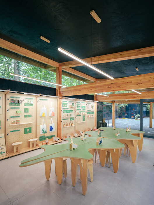 Wiki World Forest Store / Wiki World Wiki World Forest Store / Wiki World - Fotografía interior, Comedor, Madera