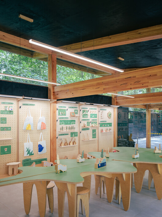 Wiki World Forest Store / Wiki World Wiki World Forest Store / Wiki World - Fotografía interior, Madera