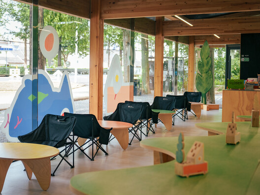Wiki World Forest Store / Wiki World Wiki World Forest Store / Wiki World - Fotografía interior, Comedor, Madera, Sillas