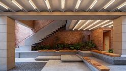 Yanqing Li Commercial Renovation / Mix Architecture