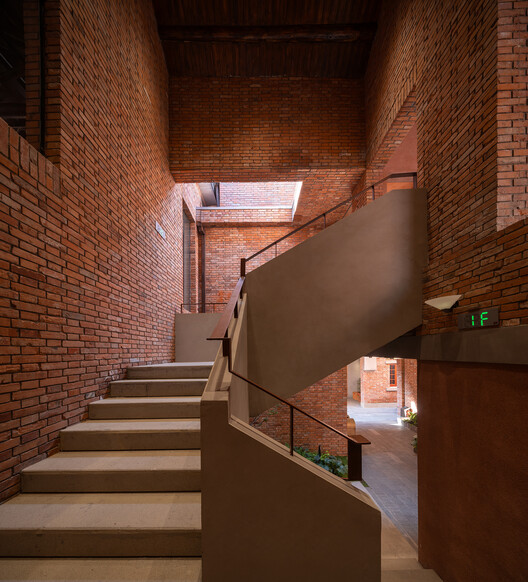 Yanqing Li Commercial Renovation / Mix Architecture - Image 15 of 41
