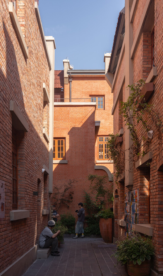 Yanqing Li Commercial Renovation / Mix Architecture - Exterior Photography, Brick, Courtyard
