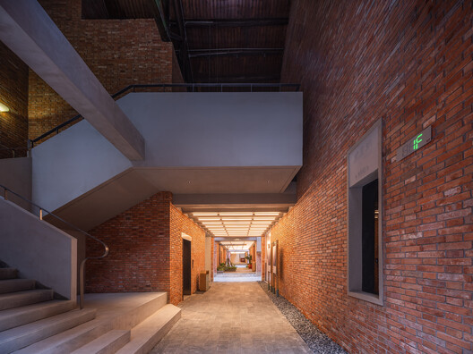 Yanqing Li Commercial Renovation / Mix Architecture - Image 17 of 41