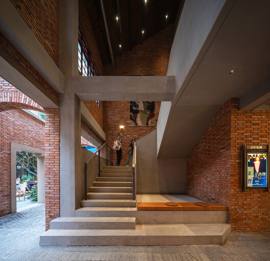 Yanqing Li Commercial Renovation / Mix Architecture - Image 4 of 41
