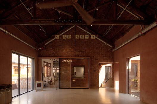 Yanqing Li Commercial Renovation / Mix Architecture - Image 13 of 41