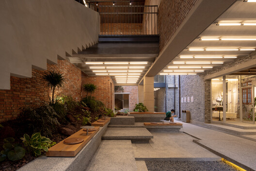 Yanqing Li Commercial Renovation / Mix Architecture - Image 20 of 41