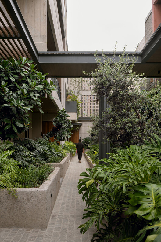 ZAYMA Residential Development / 0studio Arquitectura ZAYMA Residential Development / 0studio Arquitectura - Exterior Photography, Balcony, Courtyard