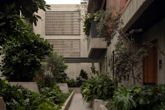ZAYMA Residential Development / 0studio Arquitectura ZAYMA Residential Development / 0studio Arquitectura - Exterior Photography, Concrete, Courtyard, Balcony