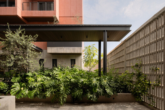ZAYMA Residential Development / 0studio Arquitectura ZAYMA Residential Development / 0studio Arquitectura - Exterior Photography, Concrete, Balcony, Courtyard
