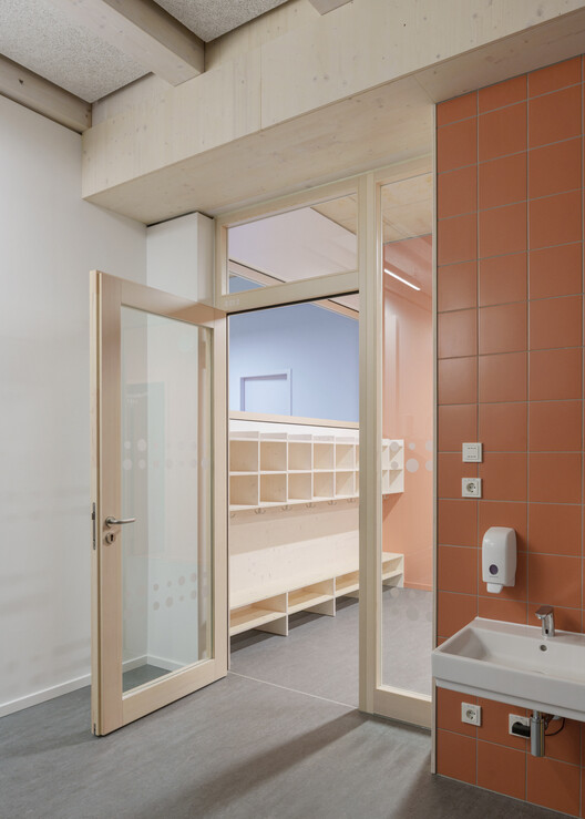 Wilnsdorf Primary School and Sports Hall / BUERO BB Wilnsdorf Primary School and Sports Hall / BUERO BB - Interior Photography, Bathroom, Wood, Glass, Door