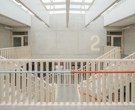 Wilnsdorf Primary School and Sports Hall / BUERO BB Wilnsdorf Primary School and Sports Hall / BUERO BB - Image 25 of 43