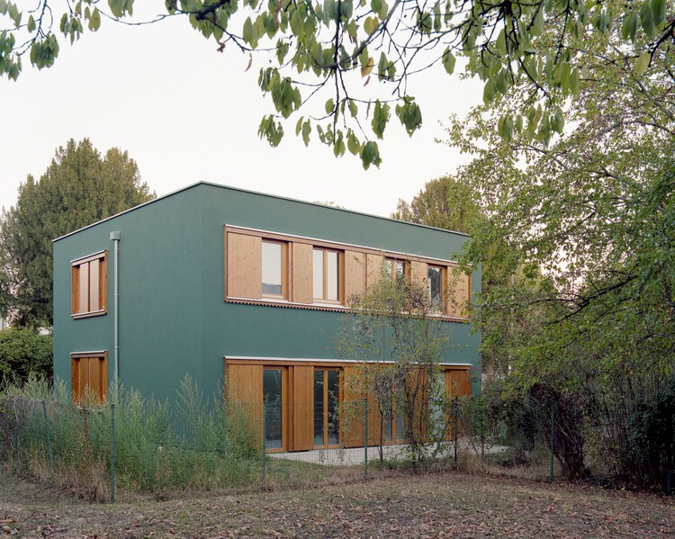 Two Multi-Family Housing Units / Aplomb - Exterior Photography, Houses