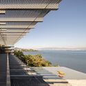 Construir la vista: 4 casas brasileñas que enmarcan el mar - Image 2 of 4