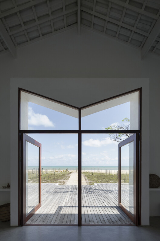 Building the View: 4 Brazilian Houses Framing the Sea Building the View: 4 Brazilian Houses Framing the Sea - Image 4 of 23