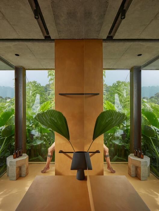 The Cultural Life of Colors in Latin American Interiors - Image 3 of 16