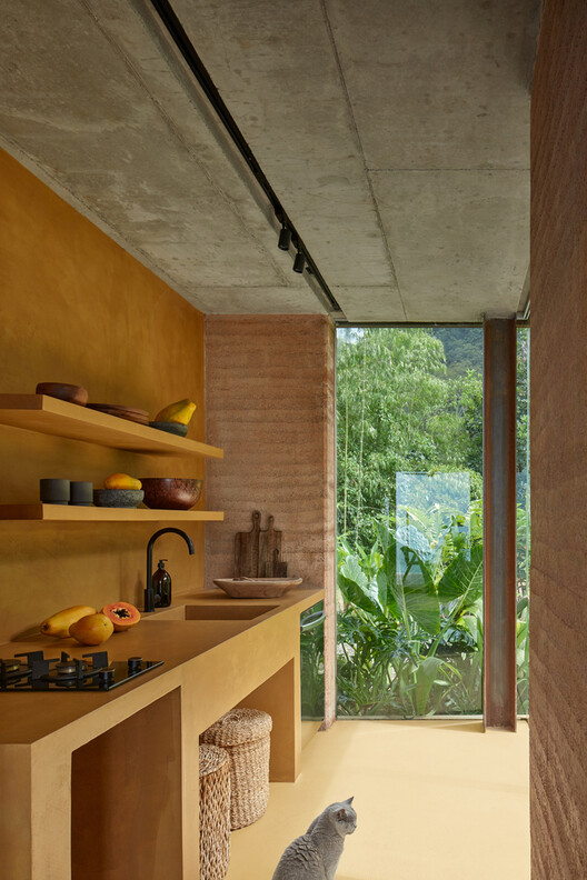 The Cultural Life of Colors in Latin American Interiors - Image 15 of 16