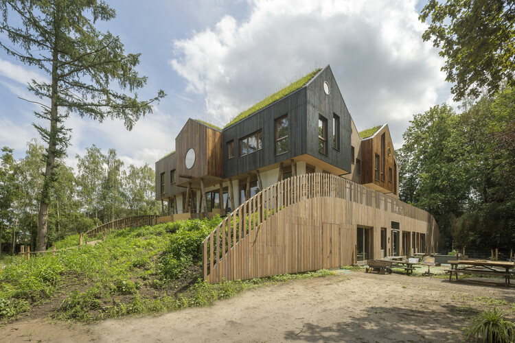 Centro de Cuidado Infantil Mowgli / Natrufied Architecture