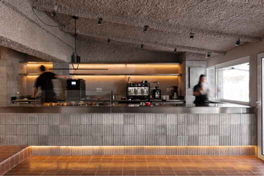 Gutiérrez Café / Toro Arquitectos - Fotografia de Interiores, Cozinha, Iluminação, Bancada, Cadeira
