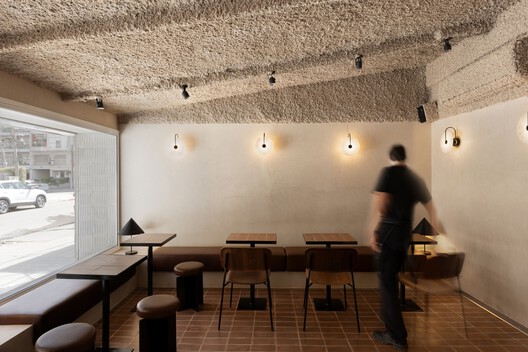 Gutiérrez Café / Toro Arquitectos - Fotografia de Interiores, Mesa, Cadeira