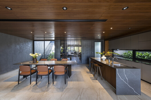 夏径之家 / Gieo Architecture 夏径之家 / Gieo Architecture - 室内图, 厨房, 木头, 桌子, 椅子, 灯, 台面