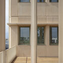 MOKUZAI / IT'S Studio - Interior Photography, Office Buildings, Balcony