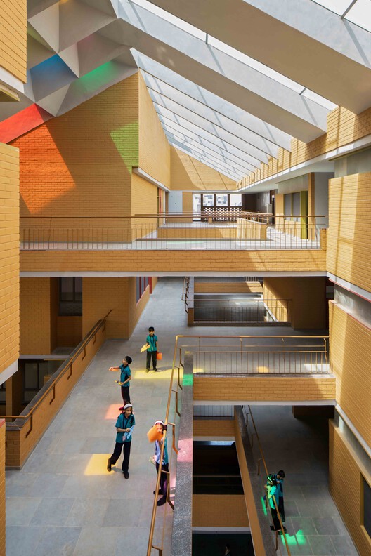 Colegio City Pride / A Threshold Colegio City Pride / A Threshold - Fotografía interior, Escaleras