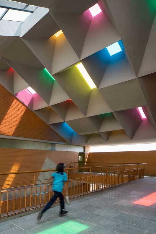 Colegio City Pride / A Threshold Colegio City Pride / A Threshold - Fotografía interior, Escaleras