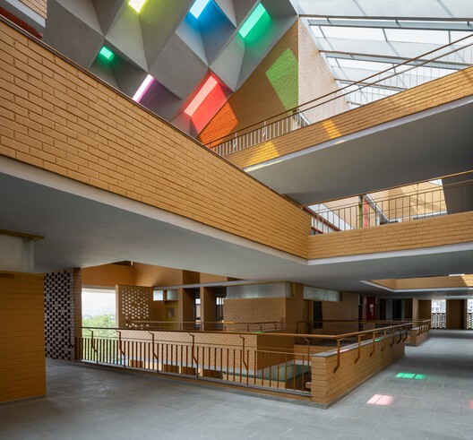 Colegio City Pride / A Threshold Colegio City Pride / A Threshold - Imagen 19 de 36