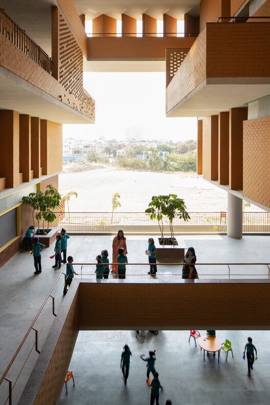 Colegio City Pride / A Threshold Colegio City Pride / A Threshold - Fotografía interior, Madera