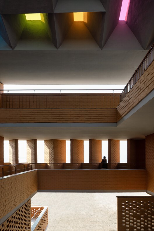 Colegio City Pride / A Threshold Colegio City Pride / A Threshold - Imagen 16 de 36