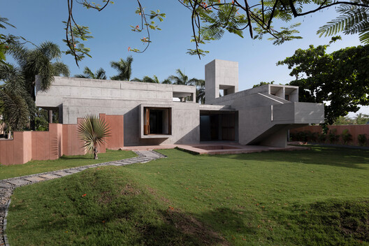 Monastic Field House / ROOMOOR - Exterior Photography, Concrete
