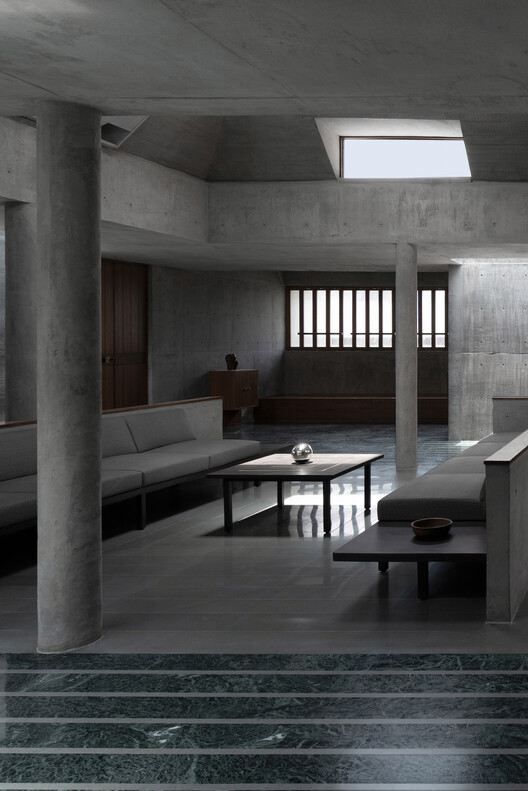 Monastic Field House / ROOMOOR - Interior Photography, Wood, Column, Concrete, Beam