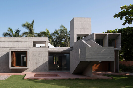 Monastic Field House / ROOMOOR - Exterior Photography, Concrete