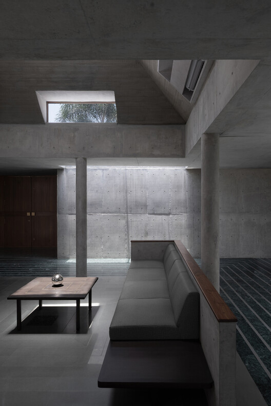 Monastic Field House / ROOMOOR - Interior Photography, Wood, Concrete