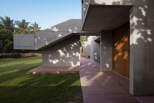 Monastic Field House / ROOMOOR - Exterior Photography, Concrete