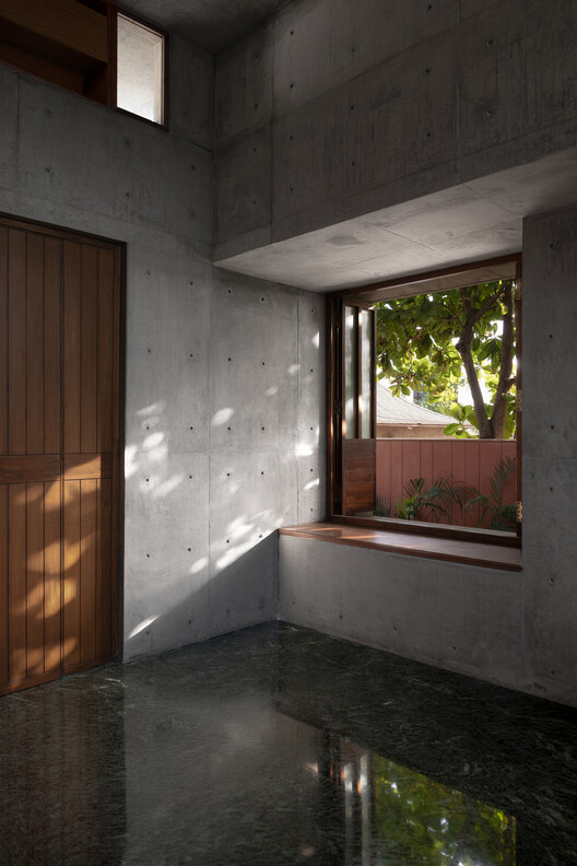 Monastic Field House / ROOMOOR - Interior Photography, Concrete