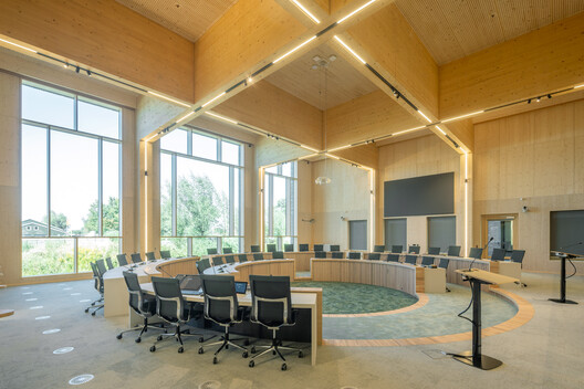 Circular Town Hall Krimpenerwaard / Ector Hoogstad Architecten - Interior Photography, Chair