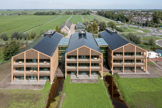 Circular Town Hall Krimpenerwaard / Ector Hoogstad Architecten - Image 2 of 26