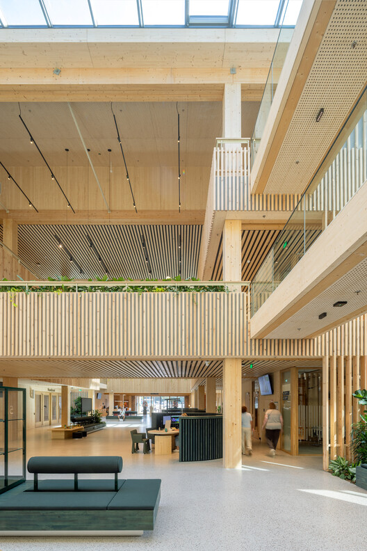 Circular Town Hall Krimpenerwaard / Ector Hoogstad Architecten - Interior Photography, Kitchen