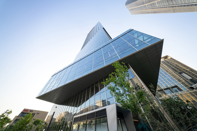 Edifício de Uso Misto da Shanghai Science and Technology Investment Tower / NBBJ - Fotografia de Exterior, Vidro, Urbano