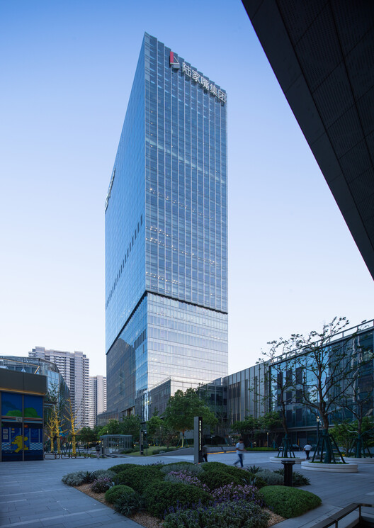 Edifício de Uso Misto da Shanghai Science and Technology Investment Tower / NBBJ Edifício de Uso Misto da Shanghai Science and Technology Investment Tower / NBBJ - Fotografia de Exterior, Urbano