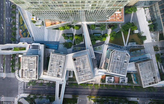 Edifício de Uso Misto da Shanghai Science and Technology Investment Tower / NBBJ Edifício de Uso Misto da Shanghai Science and Technology Investment Tower / NBBJ - Fotografia de Exterior, Urbano, Vista Aérea