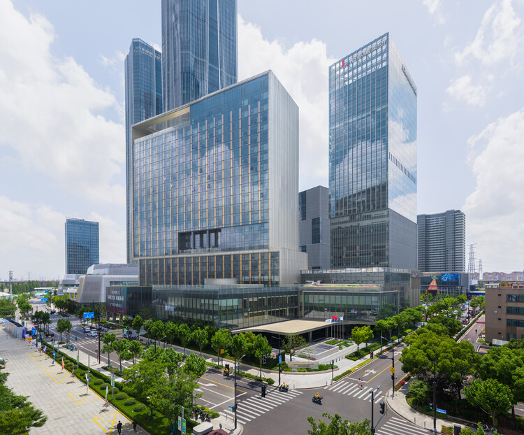 Shanghai Science and Technology Investment Tower Mixed-Use Development / NBBJ - Exterior Photography, Office Buildings, Cityscape