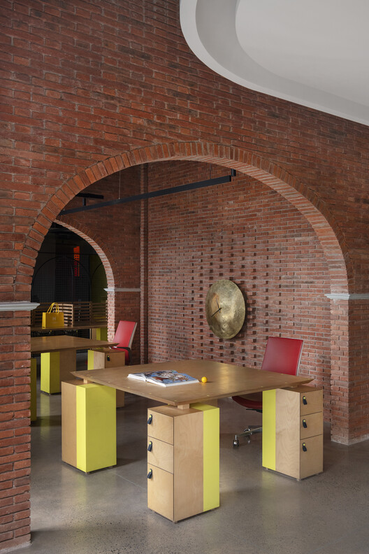 The Mortar House Offices / Logic Design + Build The Mortar House Offices / Logic Design + Build - Interior Photography, Wood, Table, Lighting, Chair
