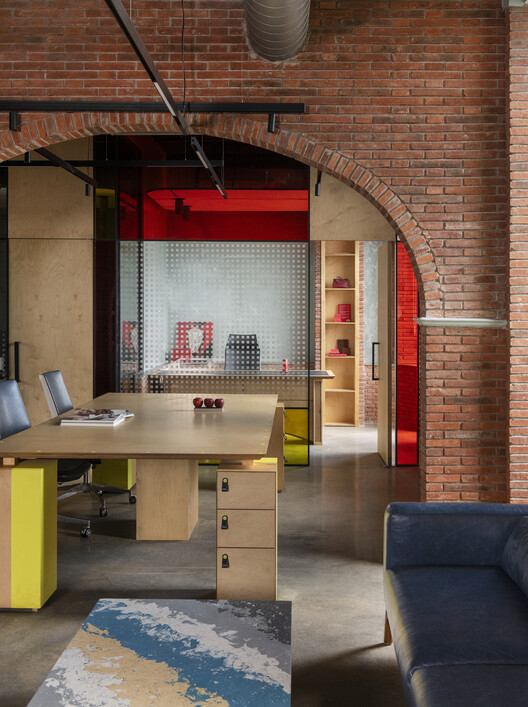 The Mortar House Offices / Logic Design + Build The Mortar House Offices / Logic Design + Build - Interior Photography, Chair, Table, Lighting