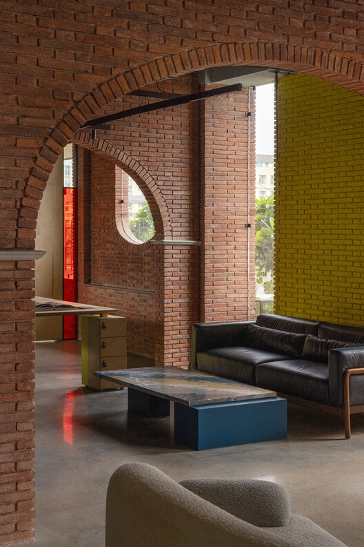 The Mortar House Offices / Logic Design + Build The Mortar House Offices / Logic Design + Build - Interior Photography, Living Room, Brick, Arch