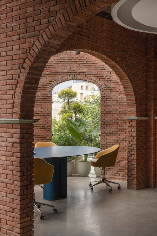 The Mortar House Offices / Logic Design + Build The Mortar House Offices / Logic Design + Build - Interior Photography, Arch, Chair, Brick, Arcade