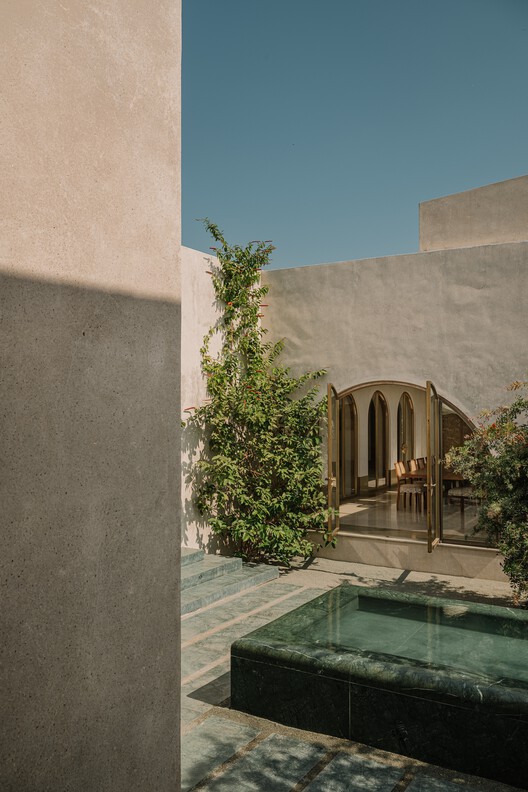 DUA Villa / Architecture BRIO DUA Villa / Architecture BRIO - Exterior Photography, Concrete, Courtyard